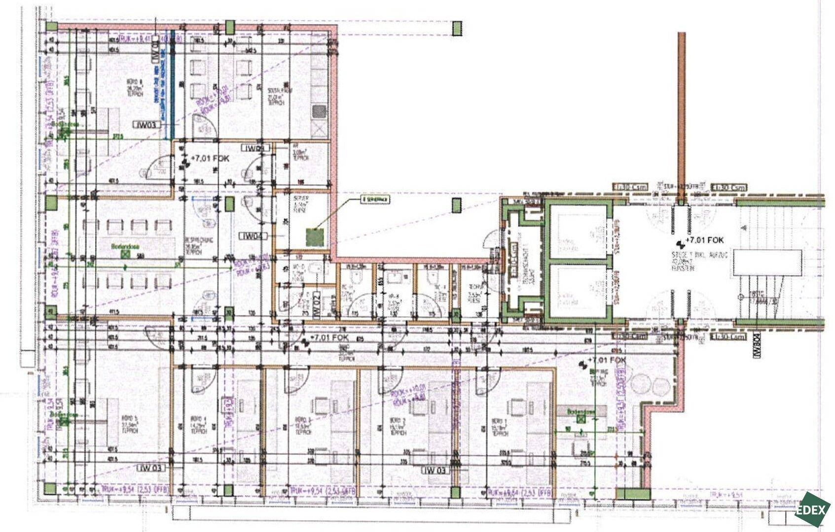 Detaillierter Grundriss einer Etage mit mehreren Büroräumen, Sanitäranlagen und einer Küchenzeile.