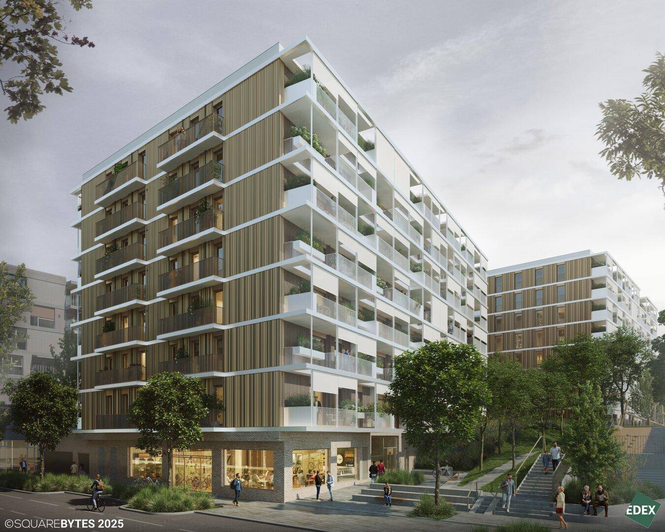 Modernes Wohn- und Geschäftshaus mit Holzfassade, Balkonen und Ladenflächen im Erdgeschoss.