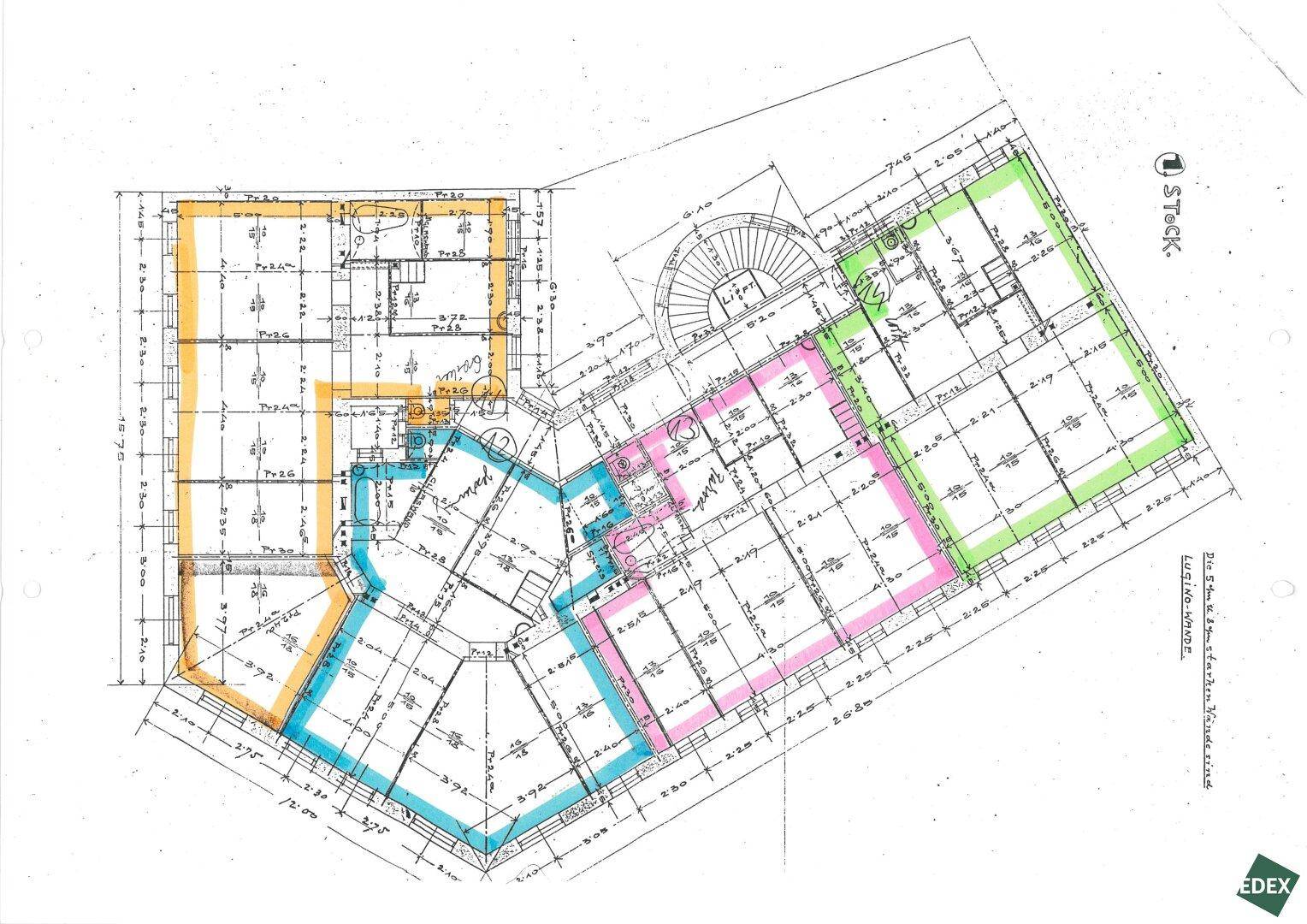 Detaillierter Grundrissplan mit verschiedenen Wohneinheiten und Raumaufteilungen.