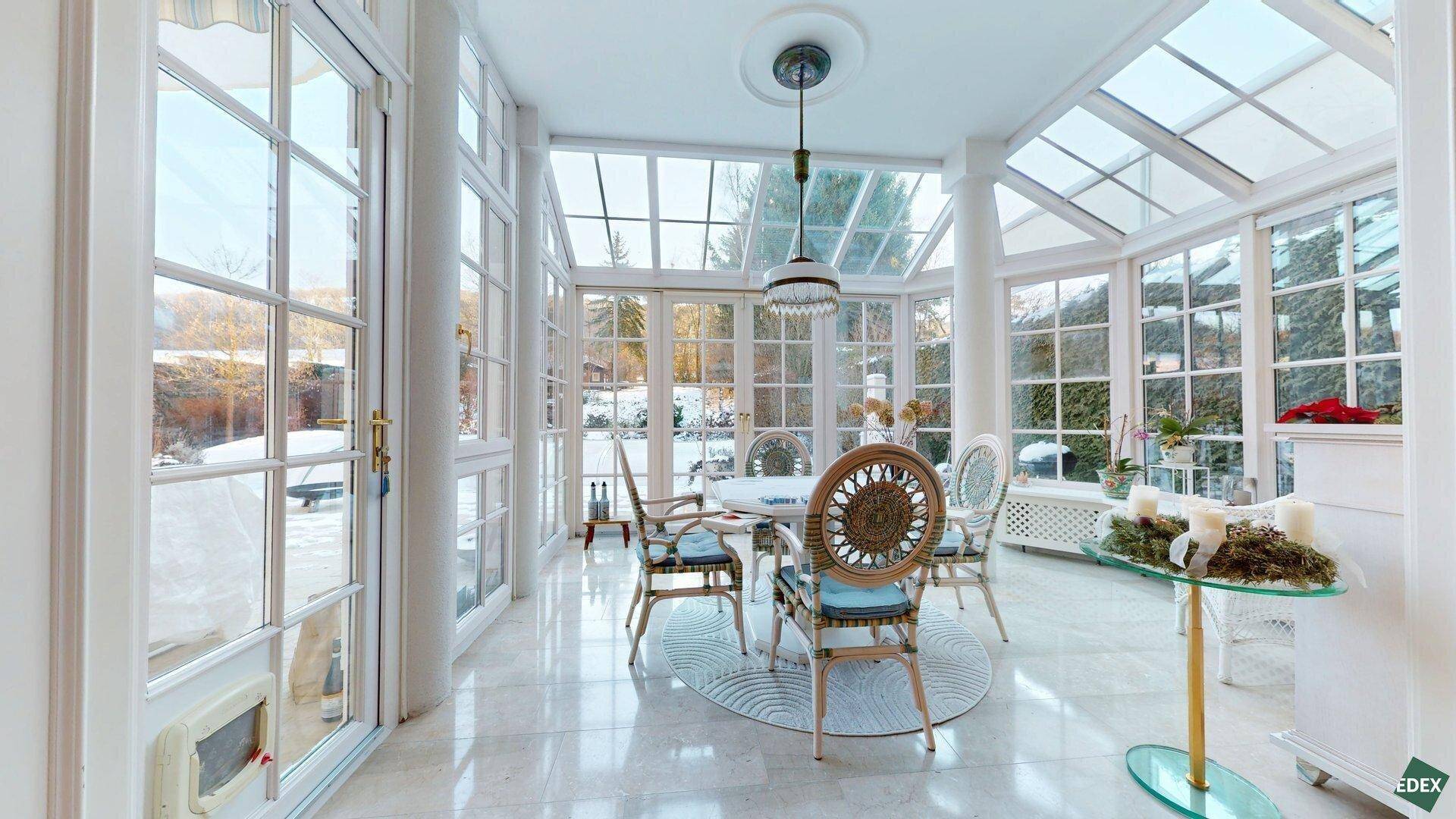 Elegante Villa in idyllischer Wienerwaldlage mit Pool und großem Garten – pohled 6