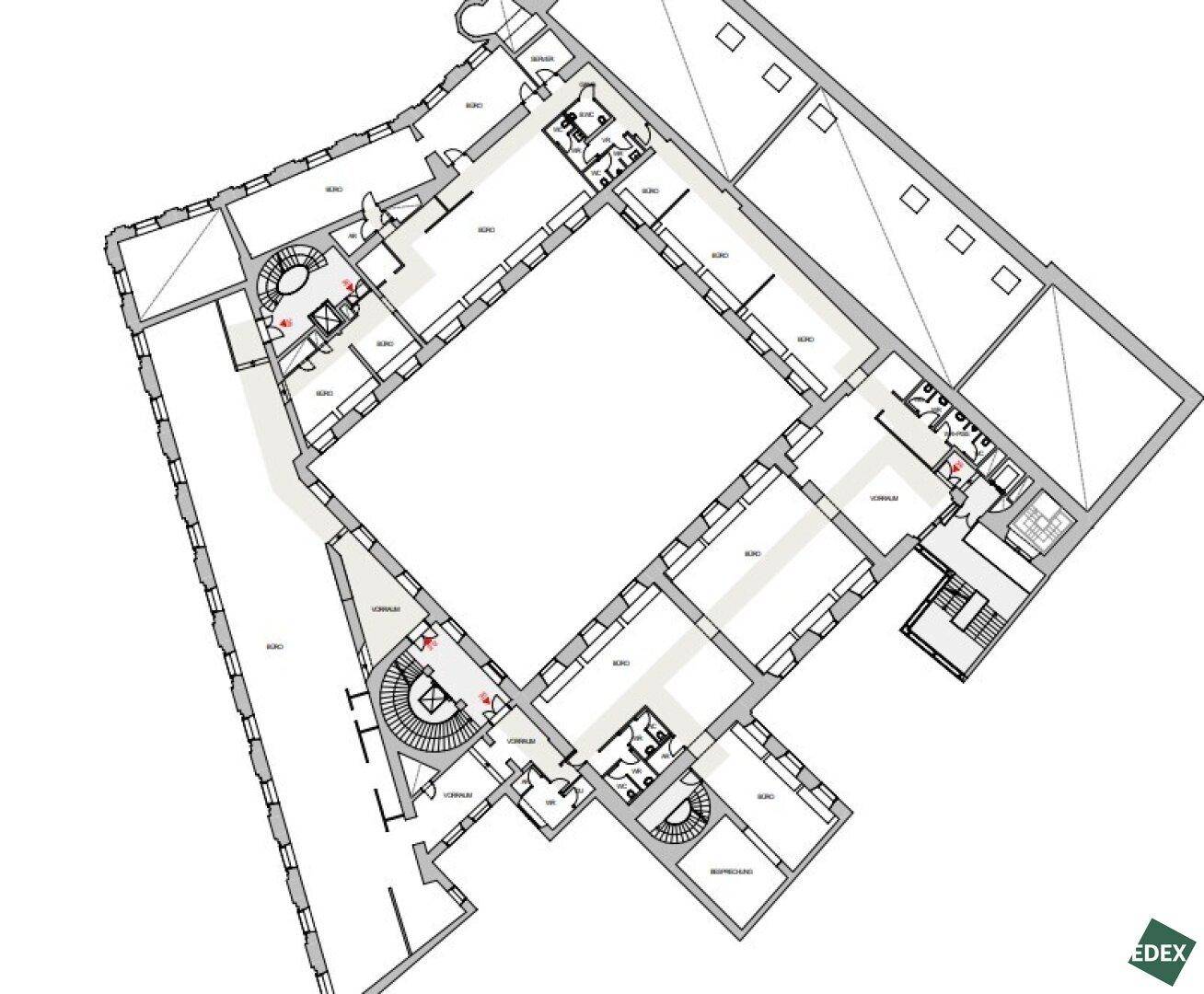 Detaillierter Grundriss eines großen Gebäudes mit vielen Räumen und einem zentralen Innenhof.