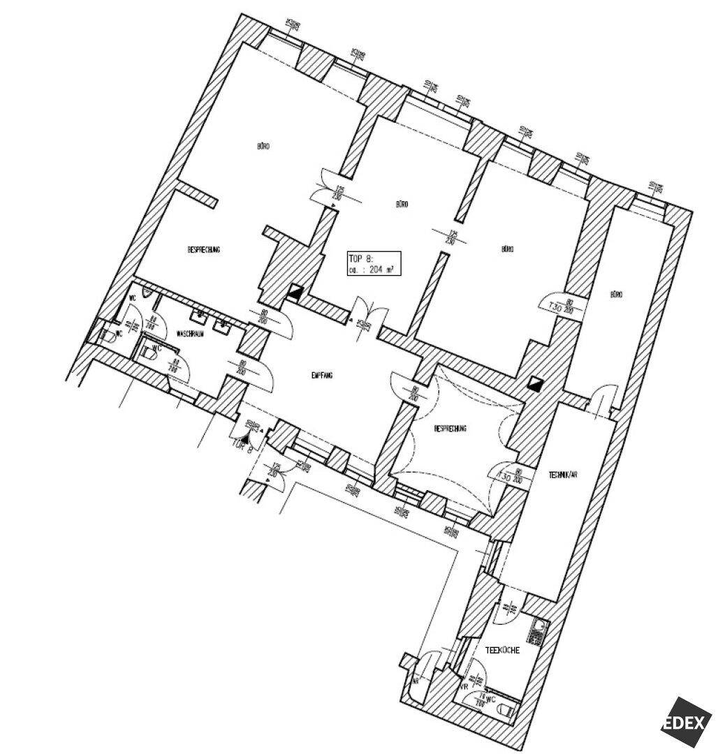 Detaillierter Grundriss einer Wohnung mit mehreren Räumen und einer Gesamtfläche von 204 m².