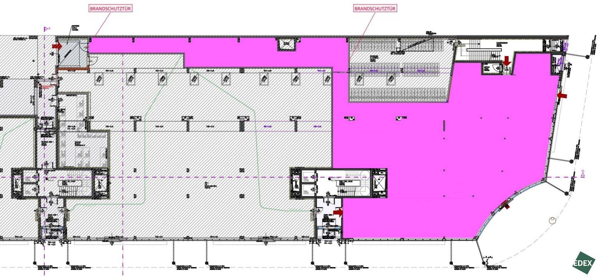 Grundrissplan einer großen Gewerbefläche mit flexibler Aufteilung und markierten Bereichen.