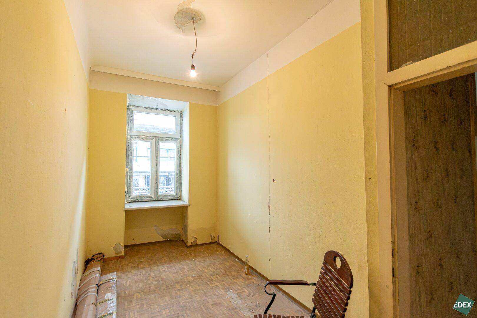 Unmittelbar an der U3 | Sanierungsbedürftige 4-Zimmer Wohnung - Ansicht 3