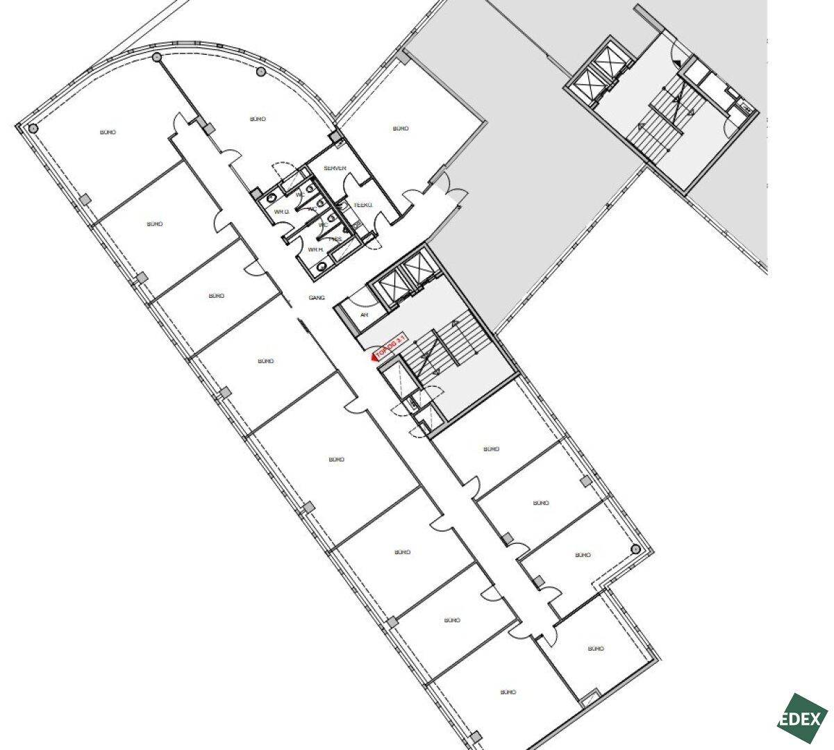 Detaillierter Grundriss einer Büroetage mit mehreren Büroräumen, Fluren, Sanitäranlagen und Treppenhäusern.