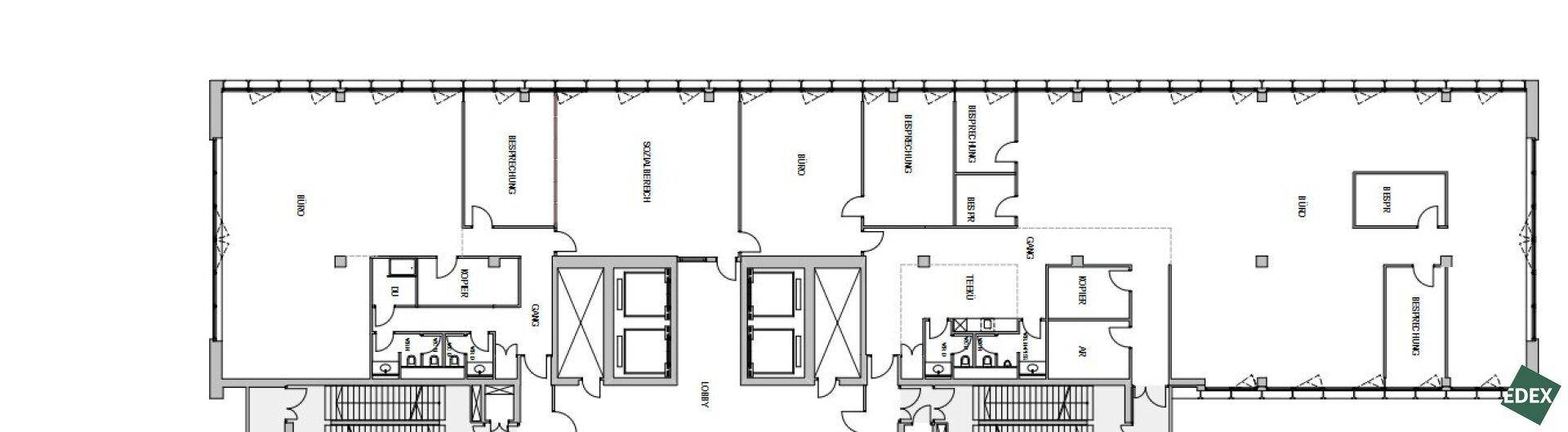 Detaillierter Grundriss einer Büroetage mit verschiedenen Räumen und Sanitäranlagen.