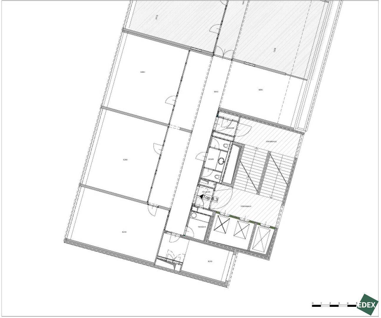 Grundrissplan einer Büroetage mit mehreren Räumen, Flur und Sanitärbereichen.