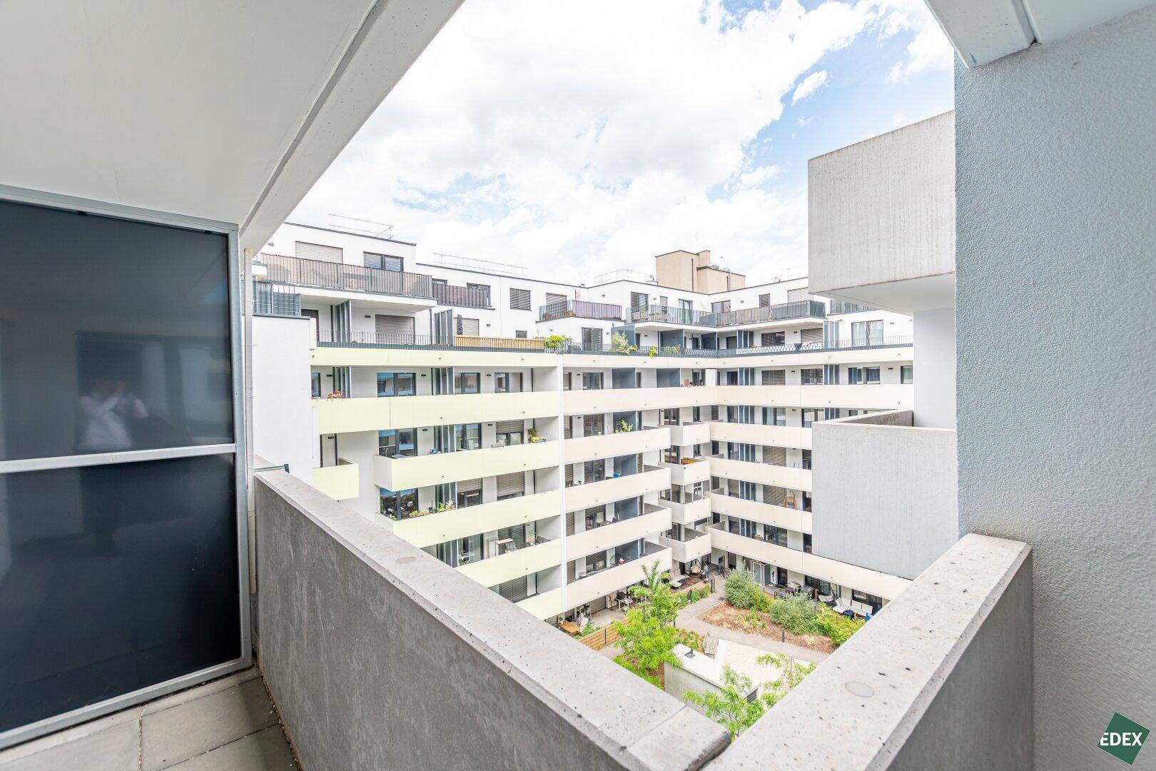Traumhafter und sehr geräumiger 2-Zimmer-Neubau mit großem Balkon – pohled 6