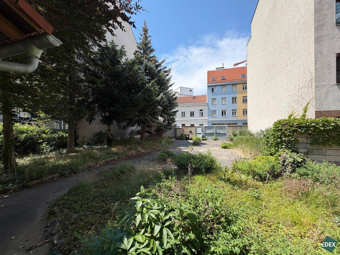 Grundstück mit genehmigter Baubewilligung für Wohnbauprojekt in aufstrebender Lage - Ansicht 2