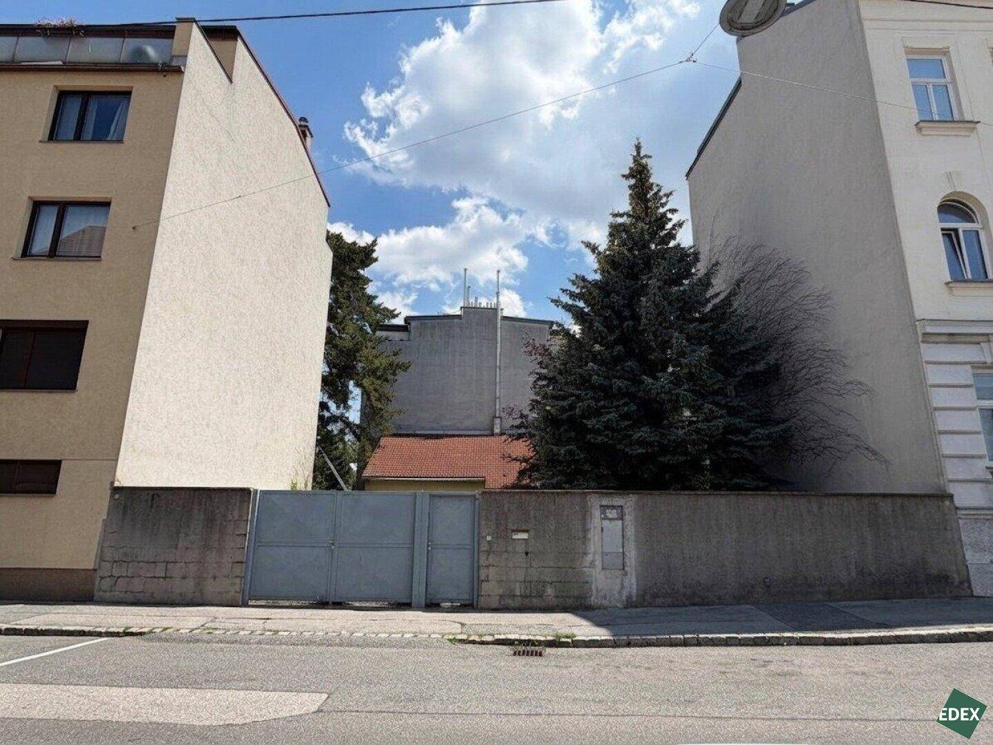 Grundstück mit genehmigter Baubewilligung für Wohnbauprojekt in aufstrebender Lage - Ansicht 3