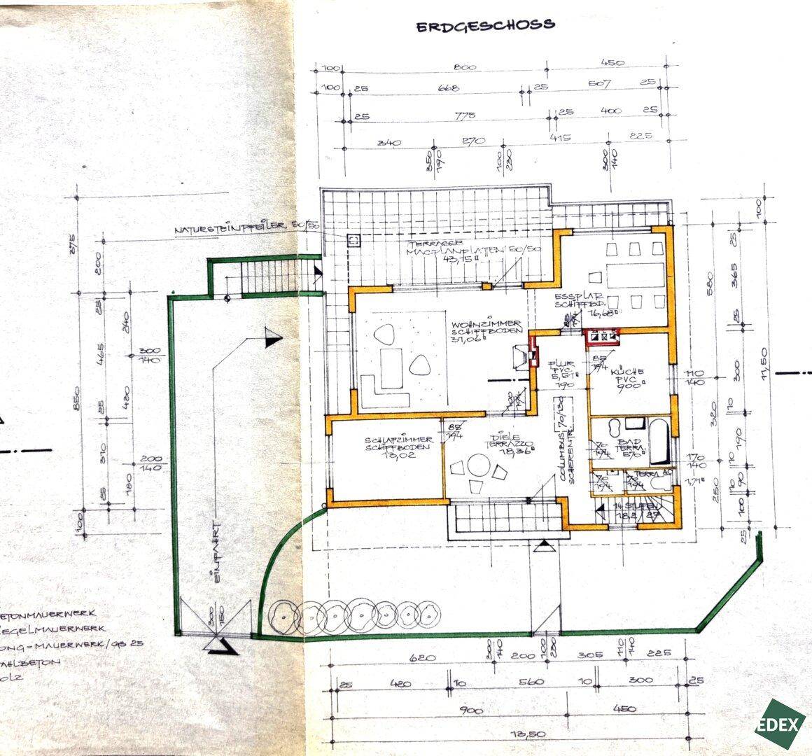 Detaillierter Grundriss des Erdgeschosses mit Raummaßen und Funktionsbereichen.