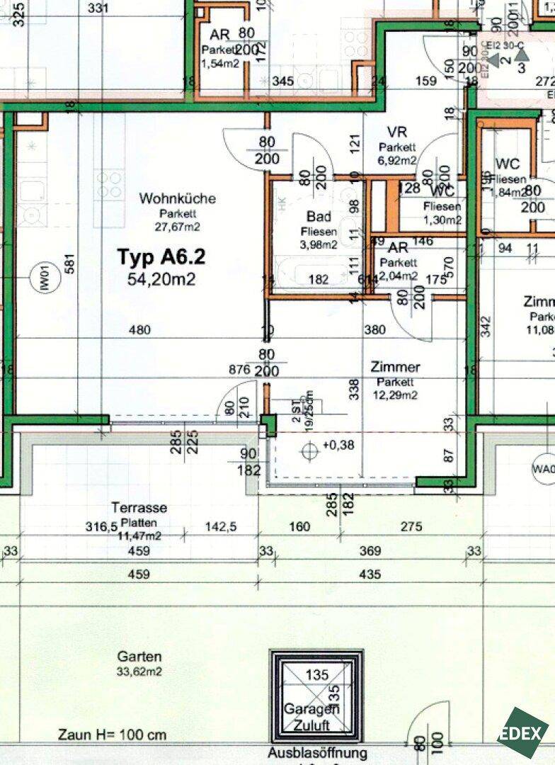 Detaillierter Grundriss einer Wohnung mit Wohnküche, Zimmern, Bad, Terrasse und Garten.