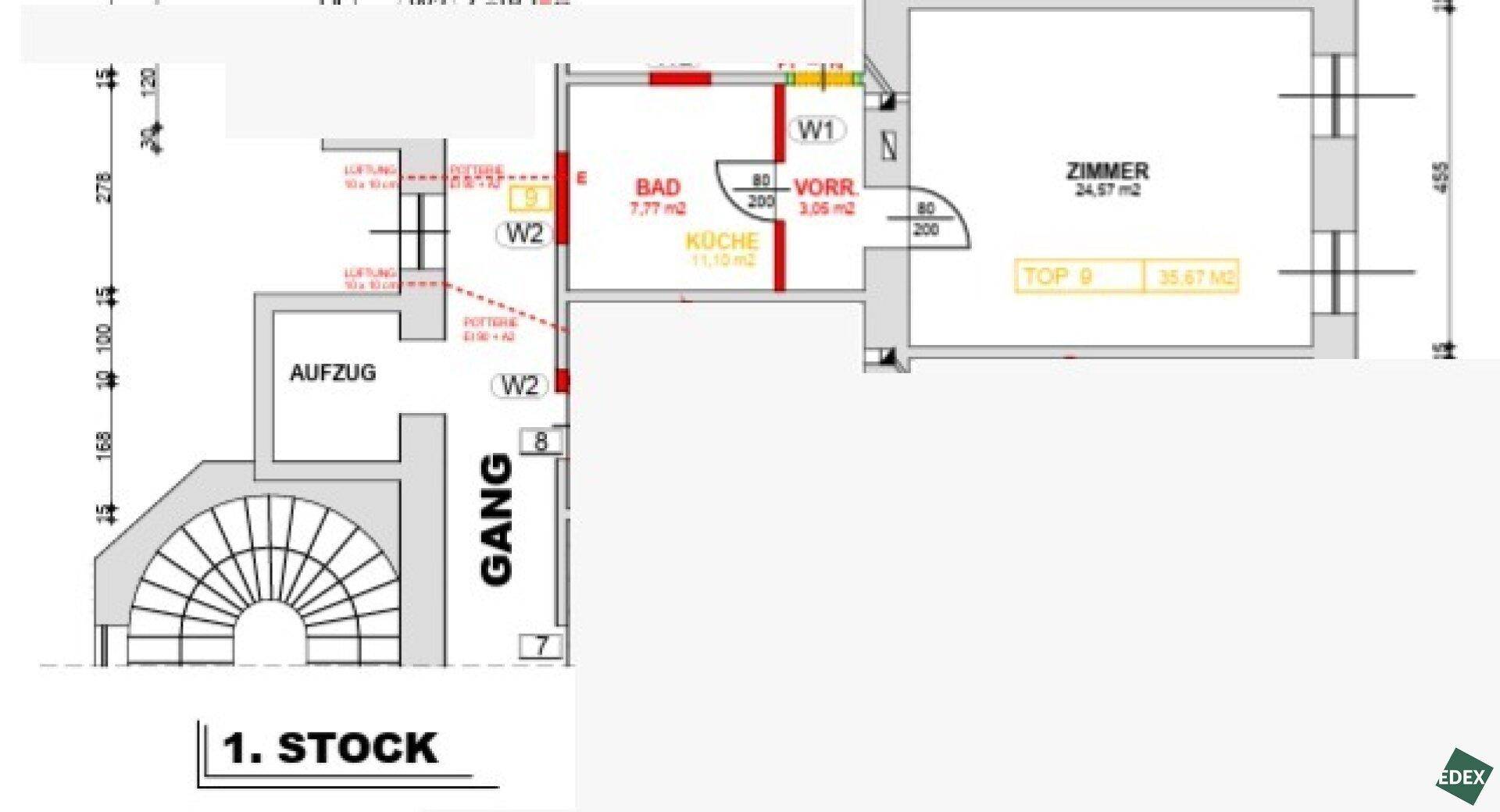 Grundriss des ersten Stocks mit Zimmer, Bad, Küche und Aufzug.