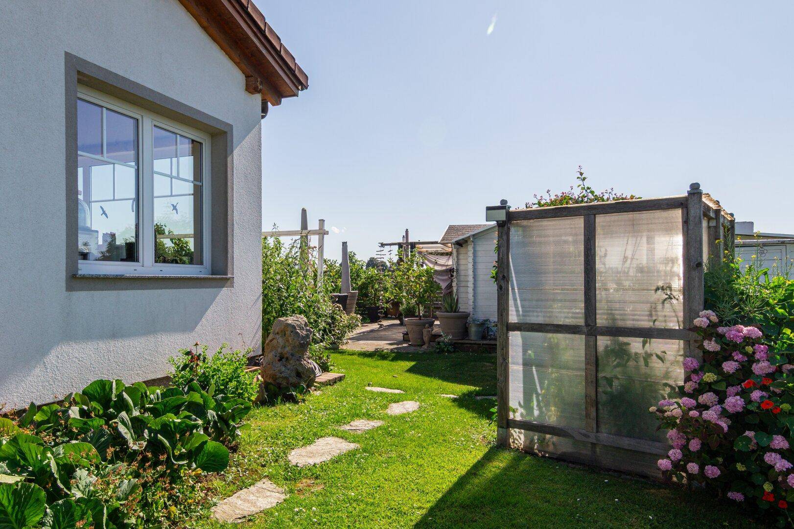 Geschmackvolle Gartengestaltung mit viel Liebe und Hingabe!