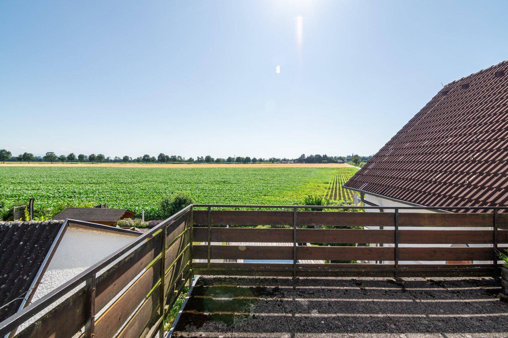 Private, südwestseitige Dachterrasse (Zubau 1960er) mit Fernblick in die Berge!