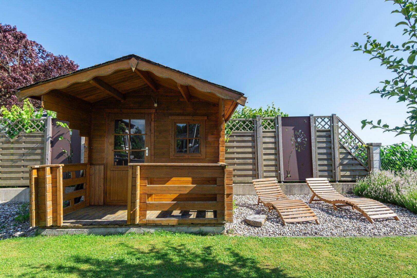 Genügend Stauraum für Ihre Geräte in der Gartenhütte