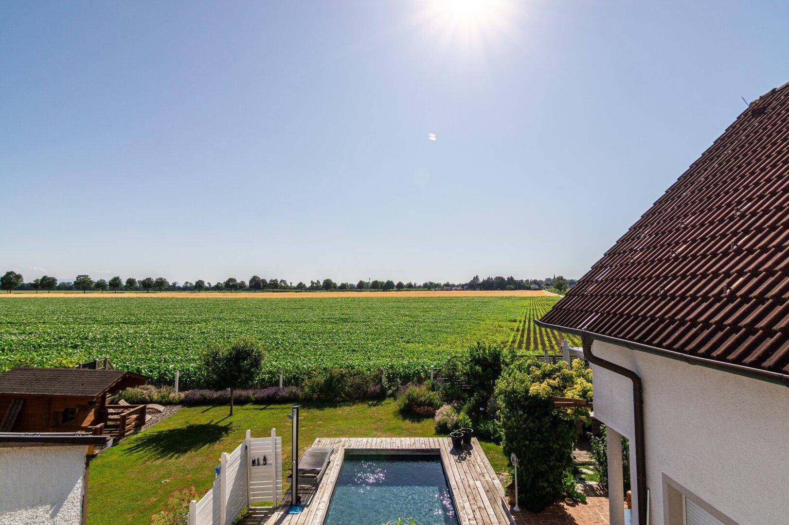 Eckparzelle mit Alleinlage-Charakter - fantastischer Ausblick!