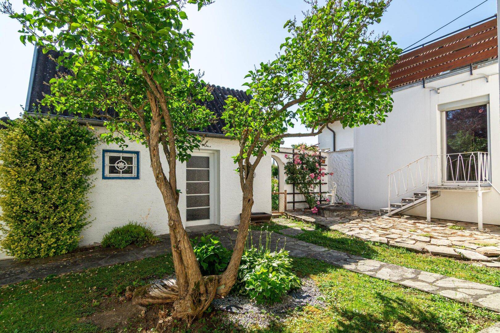 Idyllischer Innenhof mit charmantem Altbau-Flair
