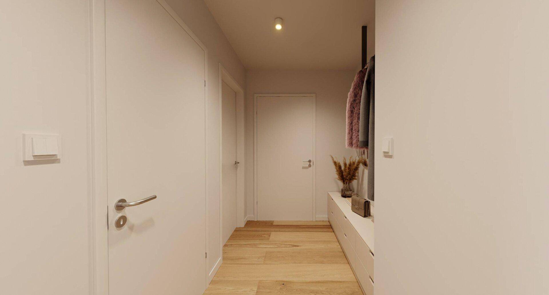 Heller Eingangsbereich mit modernem Holzfußboden und integrierter Garderobenlösung.