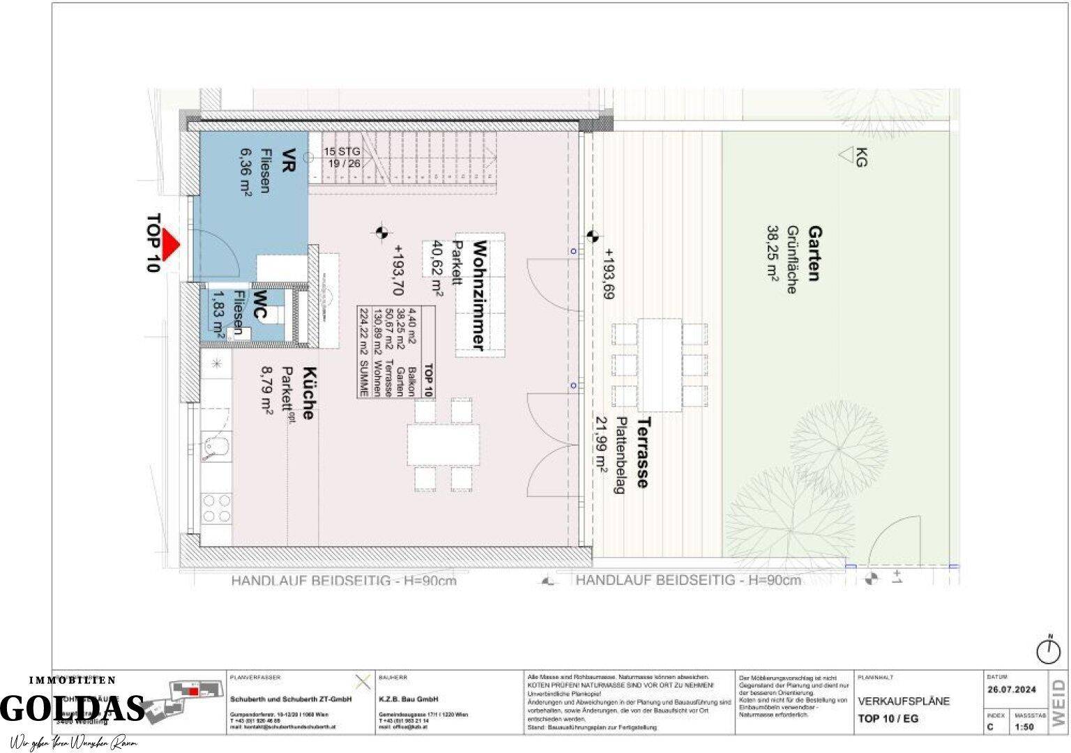 Grundriss des Erdgeschosses mit offenem Wohnbereich, Küche, Terrasse und Garten.