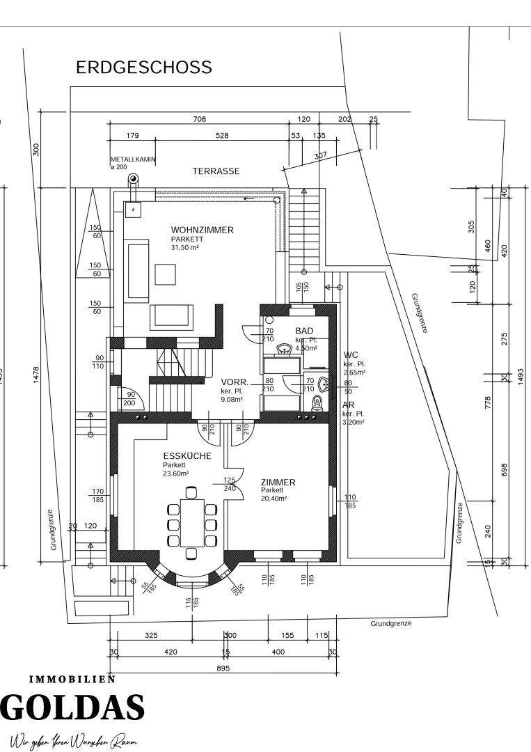 Grundriss des Erdgeschosses mit Wohnzimmer, Essküche, Zimmer und Terrasse.