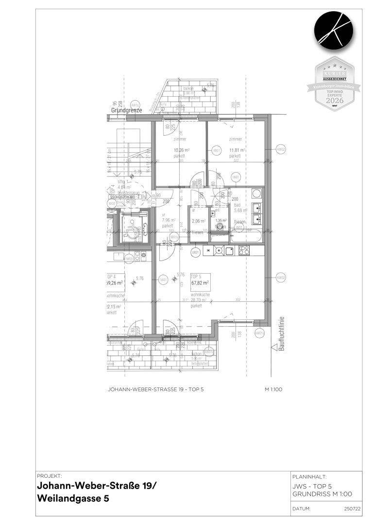 Detaillierter Grundriss einer Wohnung mit offener Raumaufteilung und Balkon.