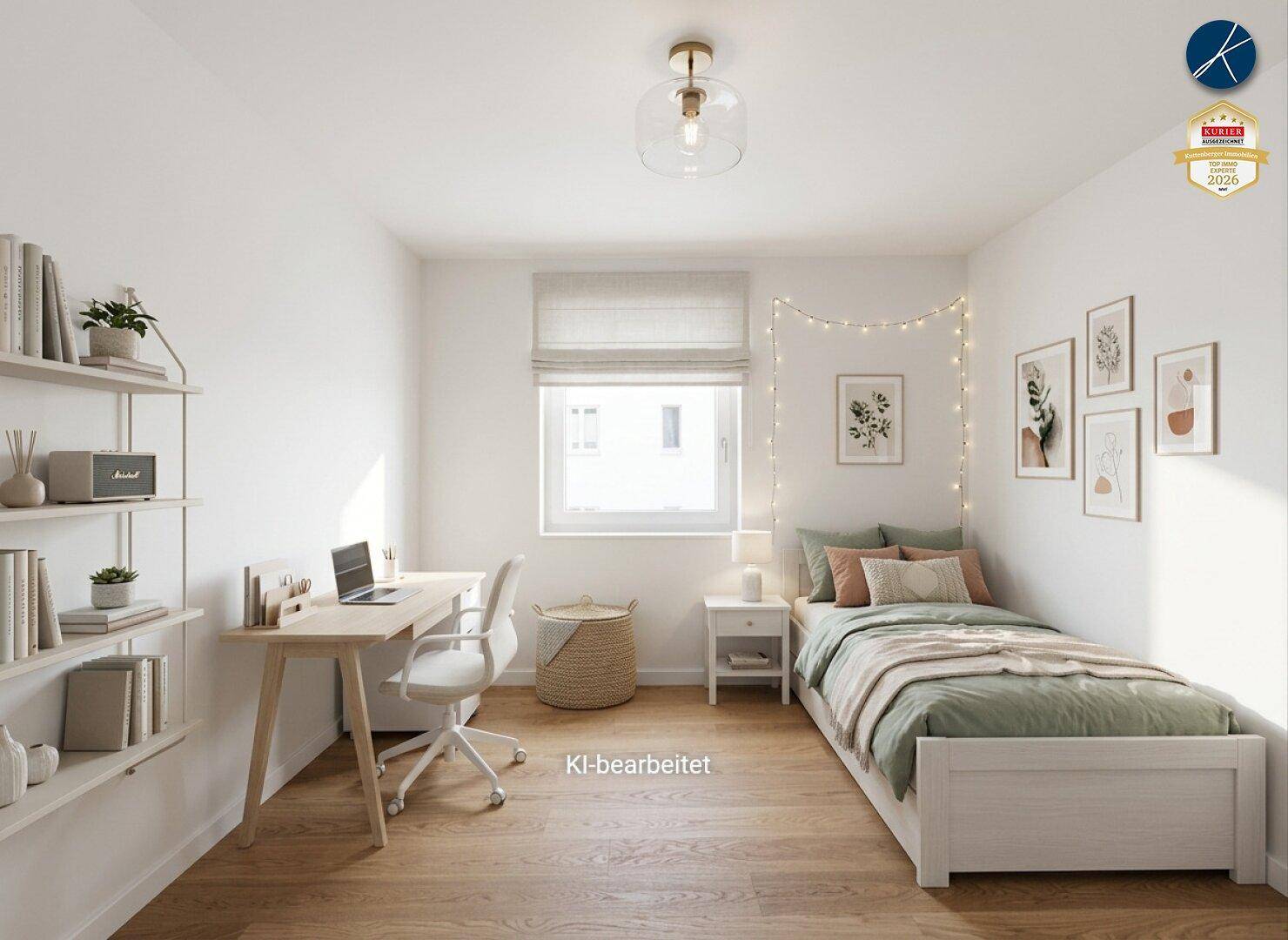 Gemütliches Schlafzimmer mit Einzelbett, Schreibtisch, Holzboden und natürlichem Lichteinfall.