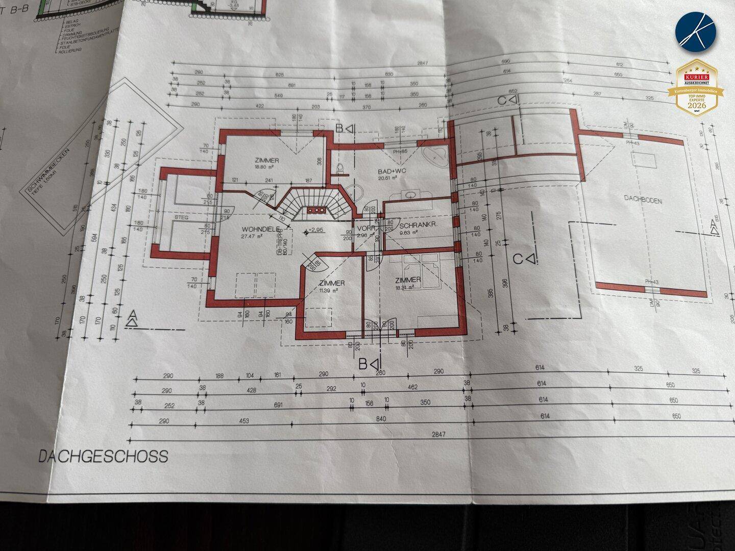Grundriss des Dachgeschosses mit Schlafzimmern, Bad und großzügiger Wohndiele.