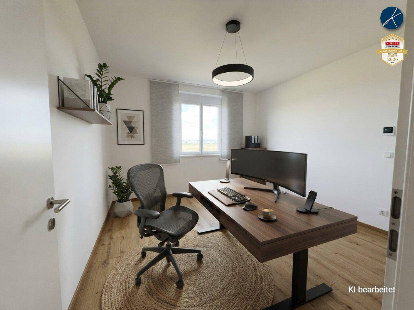 Modernes Heimbüro mit großem Schreibtisch, ergonomischem Stuhl und Holzboden.