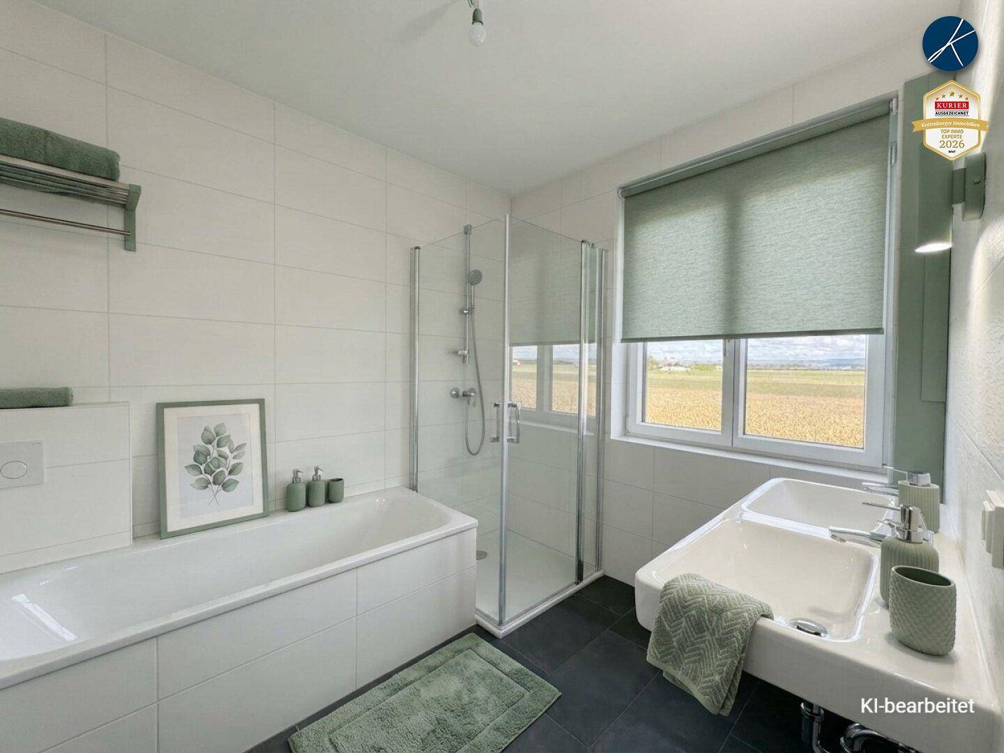 Modernes Badezimmer mit Badewanne, Glasdusche, Doppelwaschbecken und Fenster mit Weitblick.