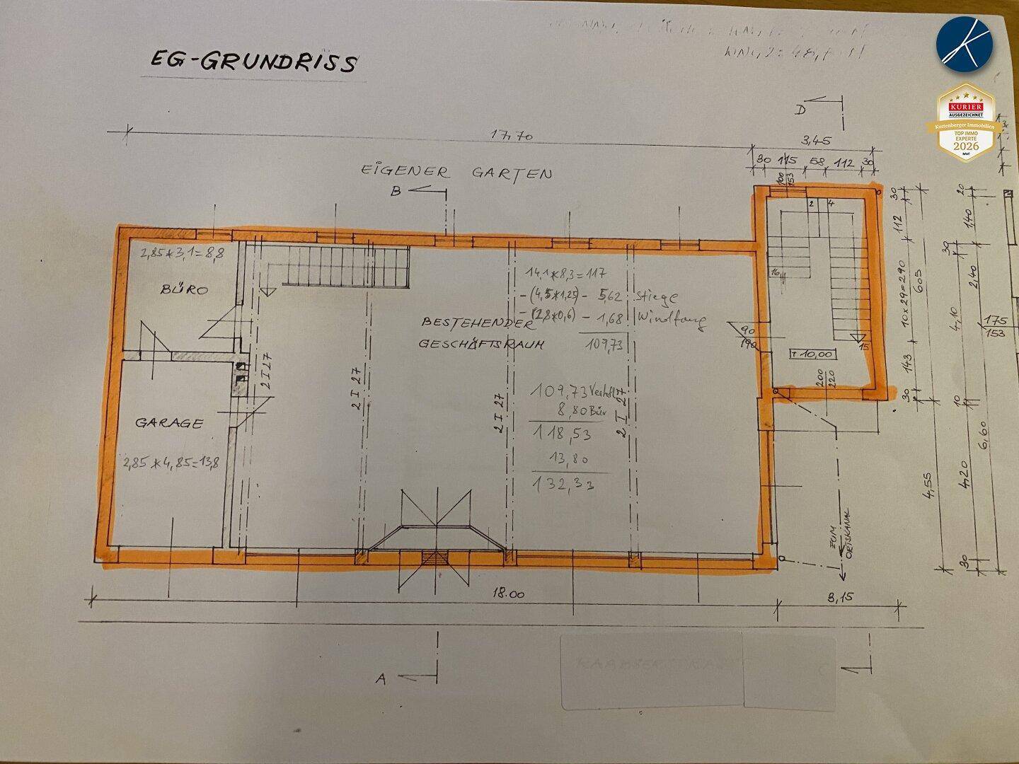 Handgezeichneter Grundriss des Erdgeschosses mit Büro, Garage und bestehendem Geschäftsraum sowie Zugang zum Garten.