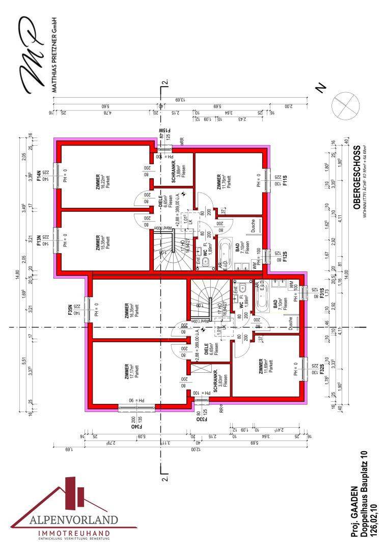 Grundriss des Obergeschosses einer Doppelhaushälfte mit Schlafzimmern, zwei Bädern und Balkonzugang.