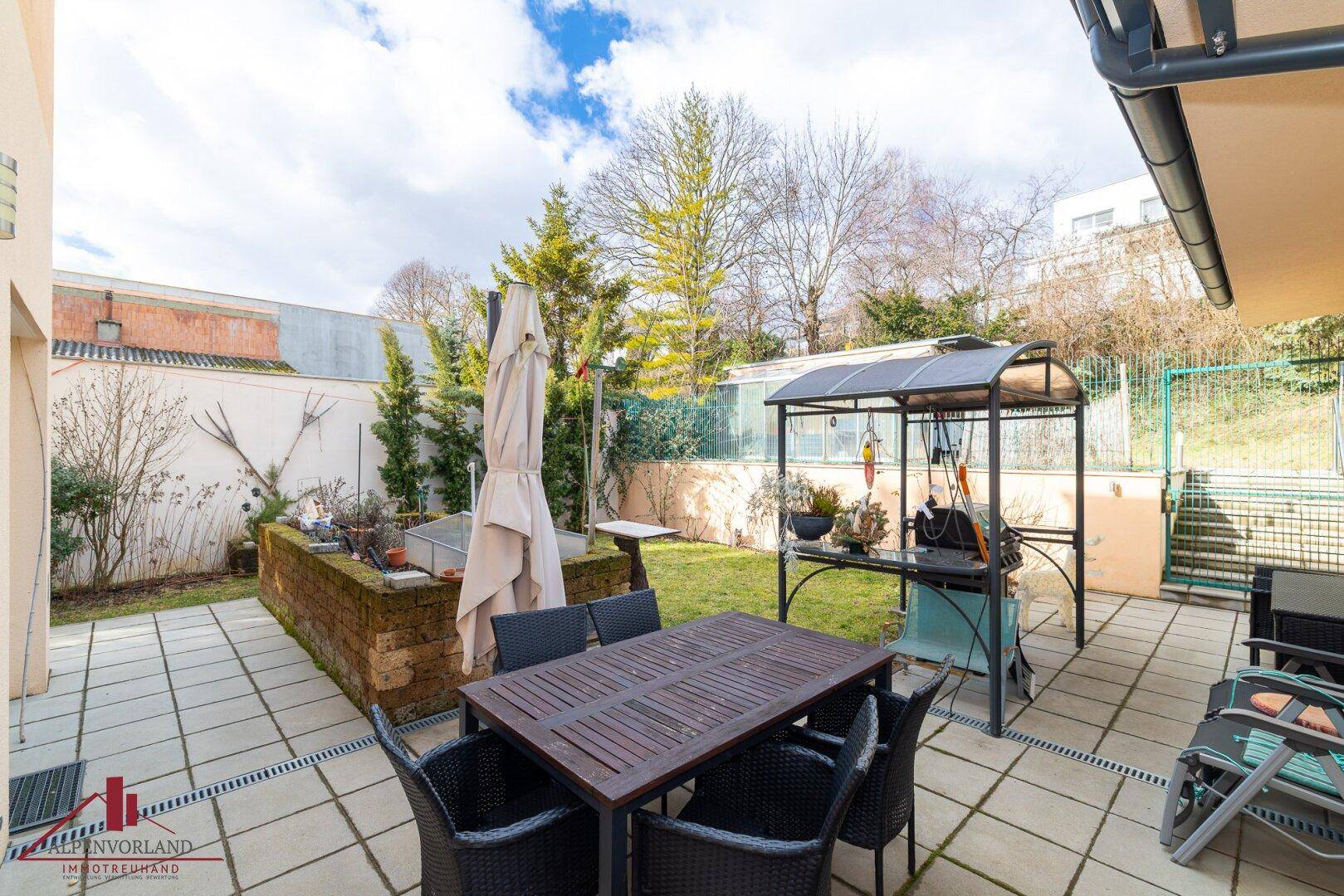 Neuer Preis!!Hochwertig ausgestattete Vorstadtvilla auf 745m² Eigengrund-Personenaufzug-Klimaanlage-Notstromaggregat! - Ansicht 3