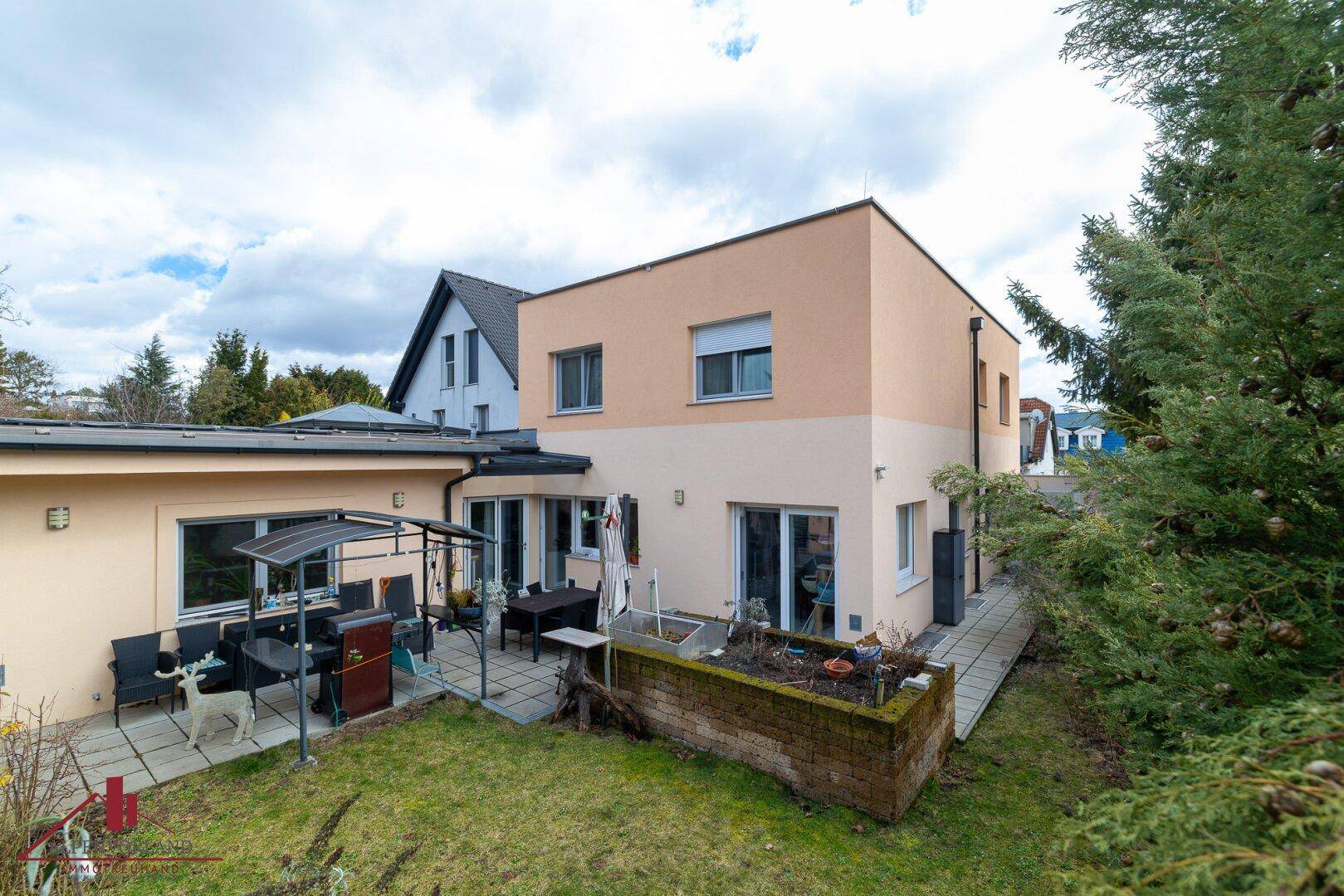 Neuer Preis!!Hochwertig ausgestattete Vorstadtvilla auf 745m² Eigengrund-Personenaufzug-Klimaanlage-Notstromaggregat! - Ansicht 2
