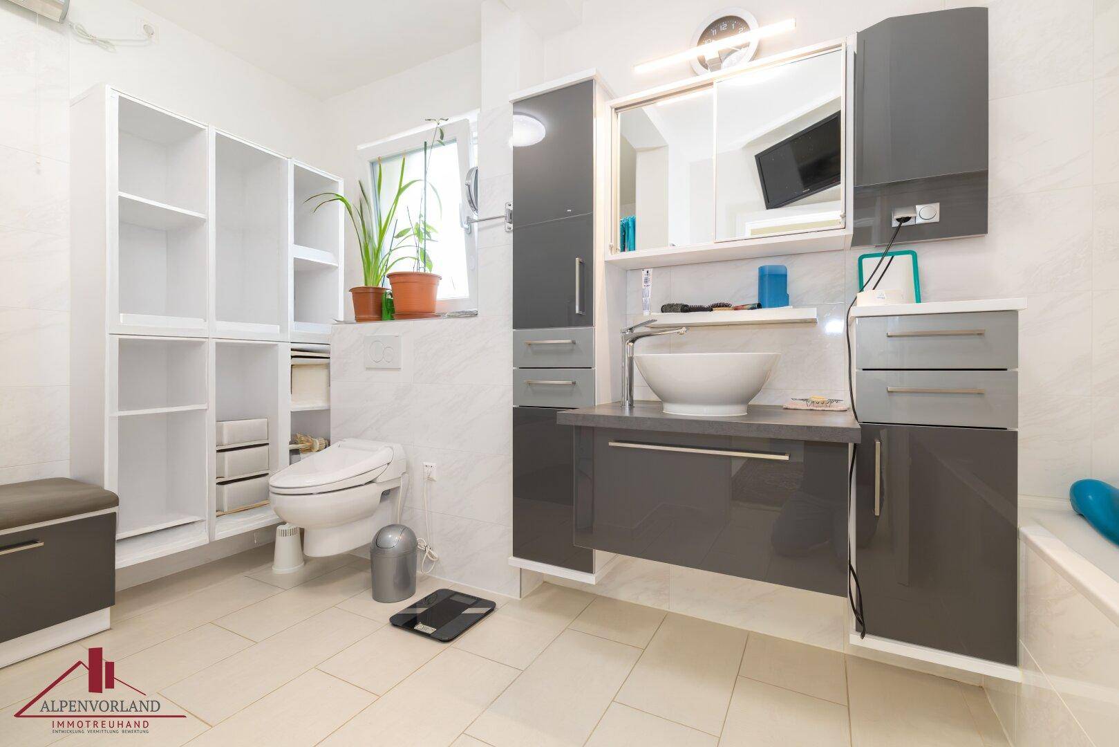 Neuer Preis!!Hochwertig ausgestattete Vorstadtvilla auf 745m² Eigengrund-Personenaufzug-Klimaanlage-Notstromaggregat! - Ansicht 5