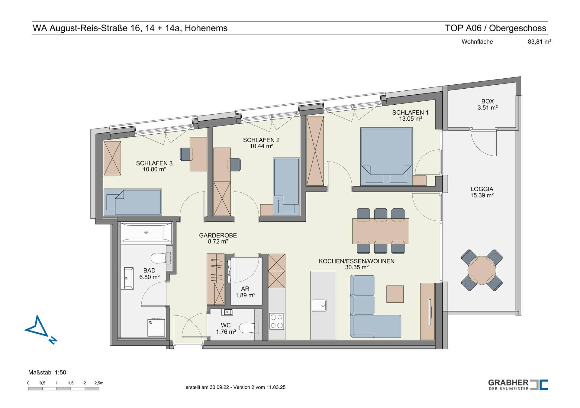 Detaillierter Grundriss einer Wohnung mit drei Schlafzimmern, offener Küche und Loggia.