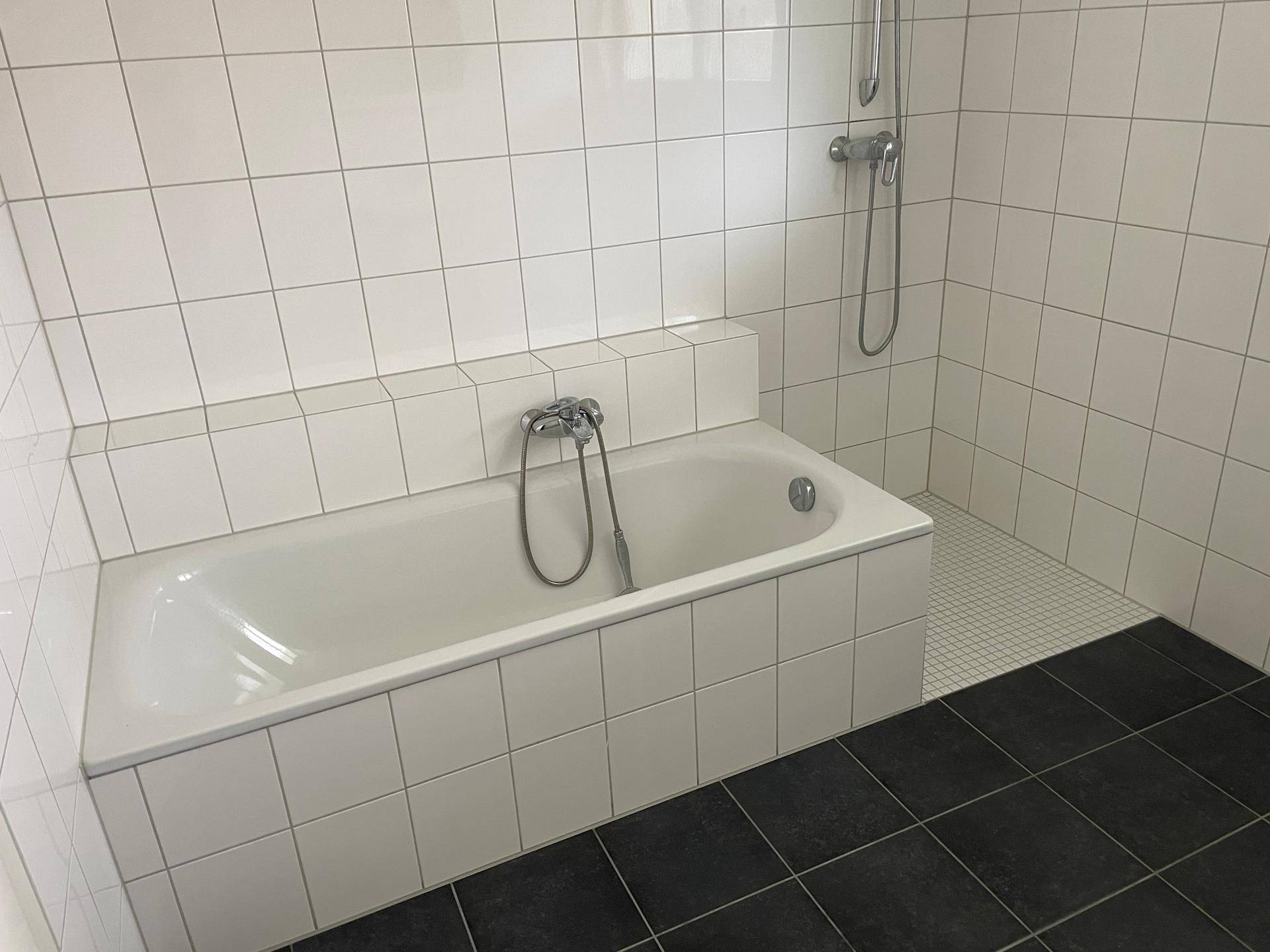 Badezimmer Ansicht 1