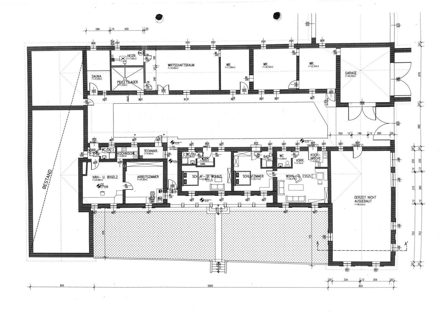 Detaillierter Grundriss des Erdgeschosses mit verschiedenen Räumen und einer Sauna.