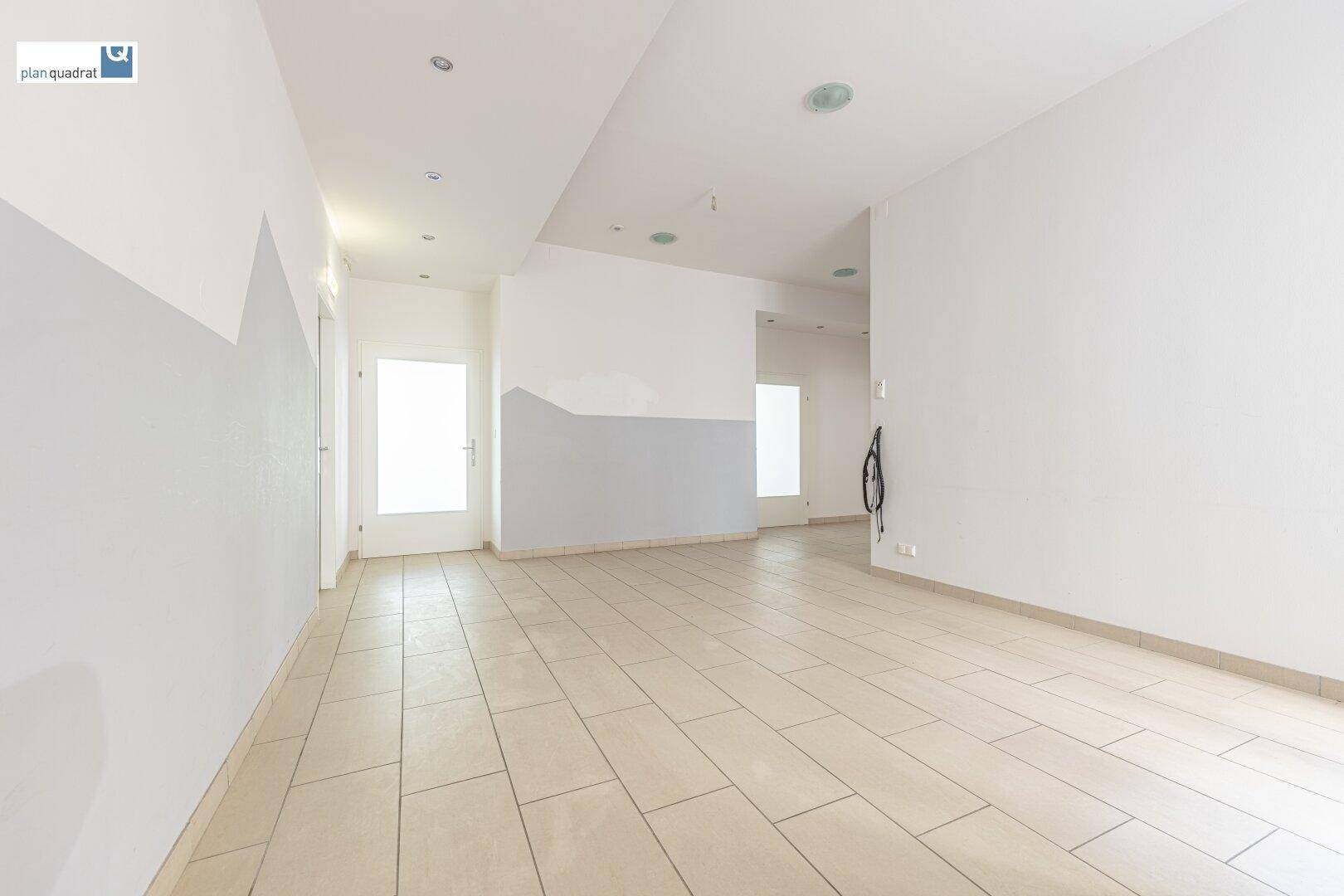 Vorraum / Empfang (ca. 46,30 m²) - Zugang von Stiege 1 (Haupteingang)