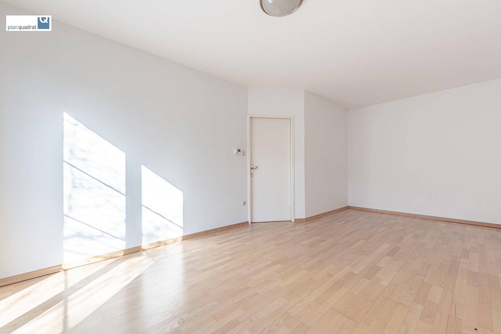 Zimmer 1 (gem. Grundrissskizze) - ca. 18,50 m²