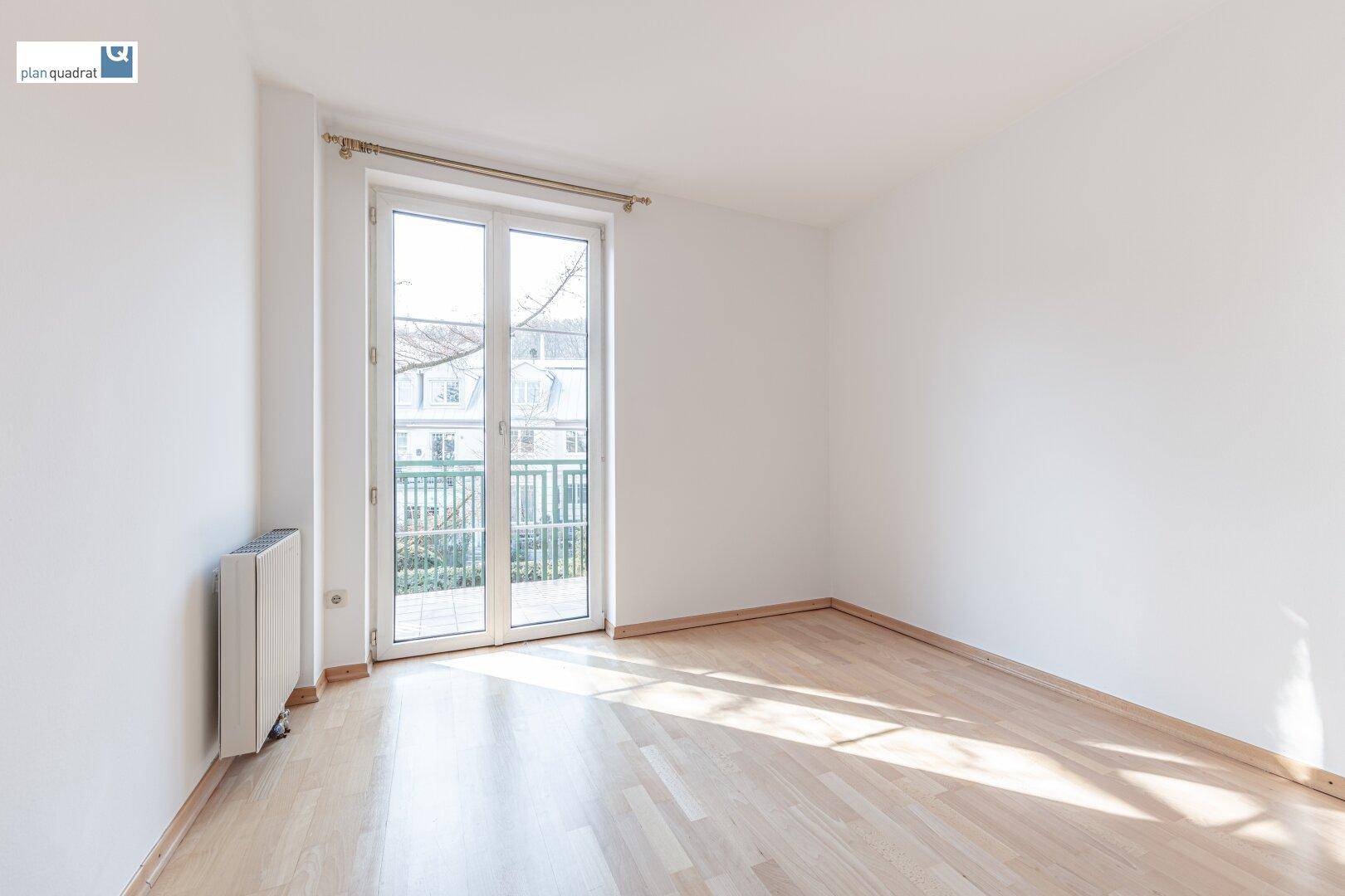 Zimmer 2 (gem. Grundrissskizze) - ca. 11,10 m²