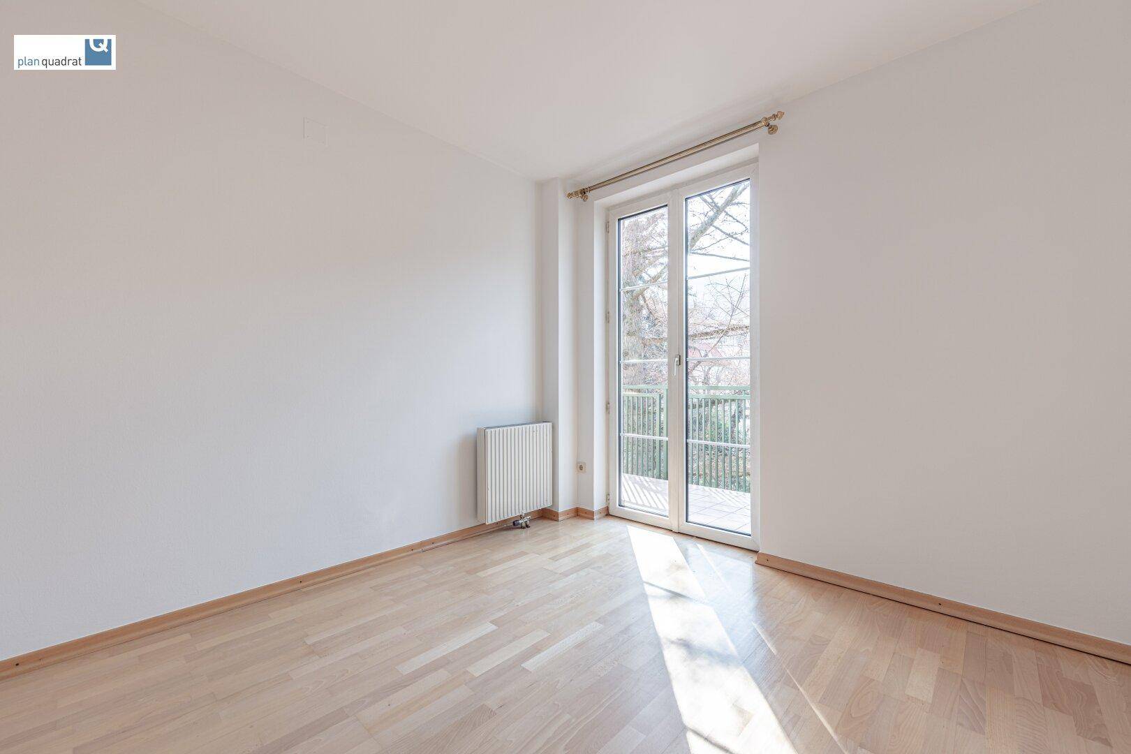 Zimmer 2 (gem. Grundrissskizze) - ca. 11,10 m²