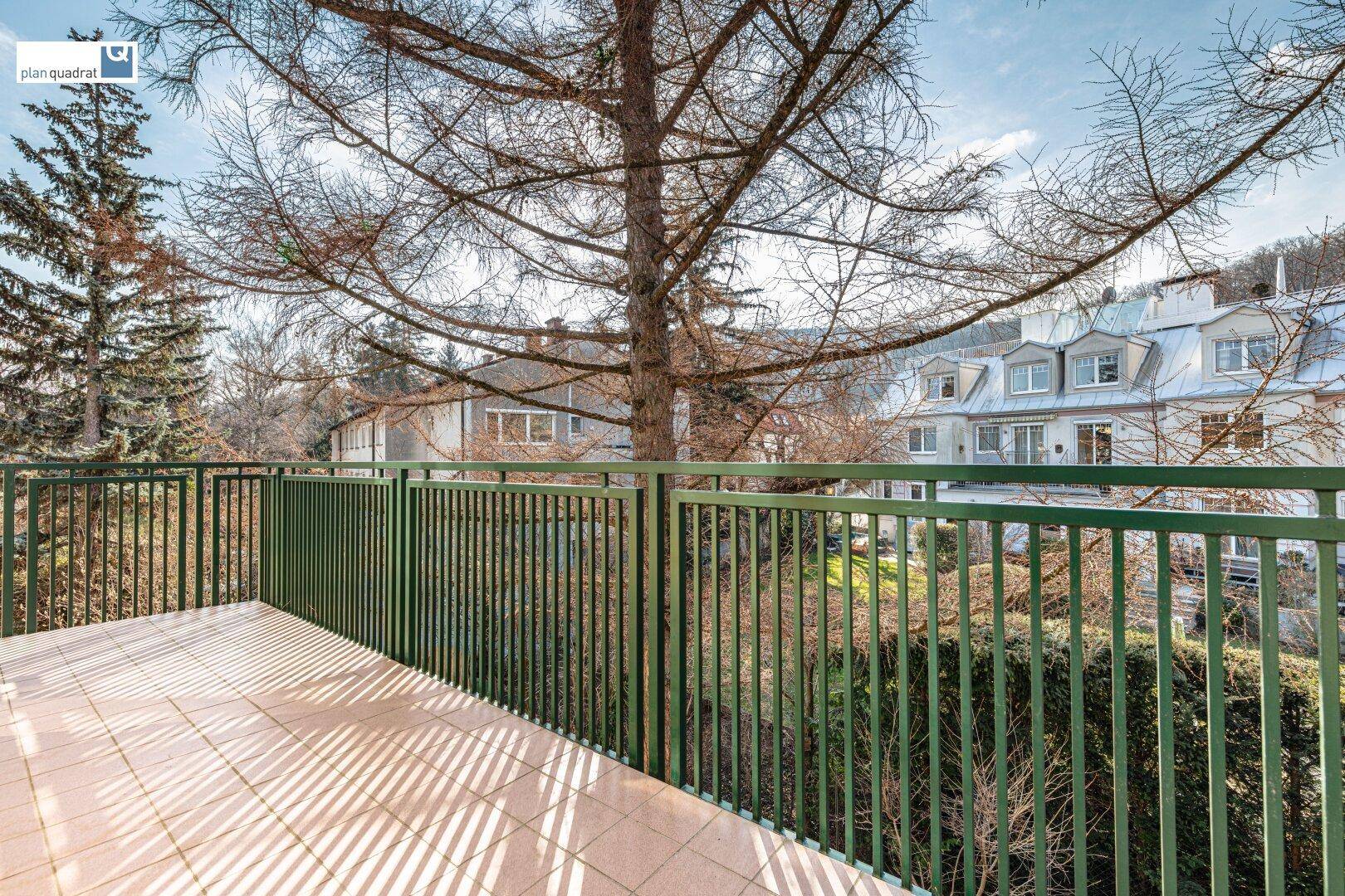 Balkon (ca. 8,70 m²) mit Blick gen Lainzer Tiergarten