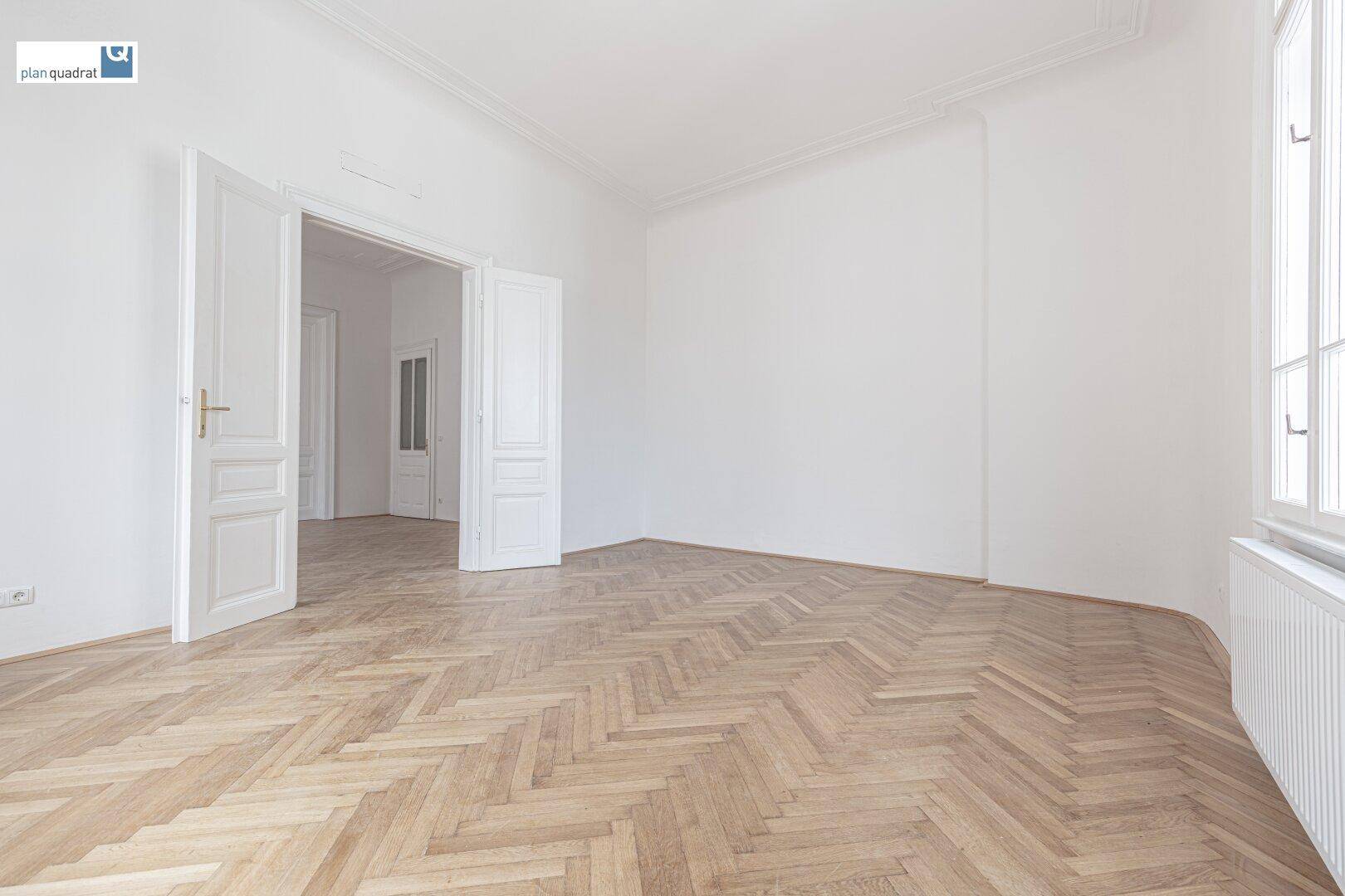 Zimmer 4 (gem. Grundriss-Skizze; ca. 25,10 m²)