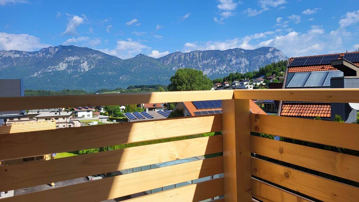 Ausblick über die Dächer zum Inntal