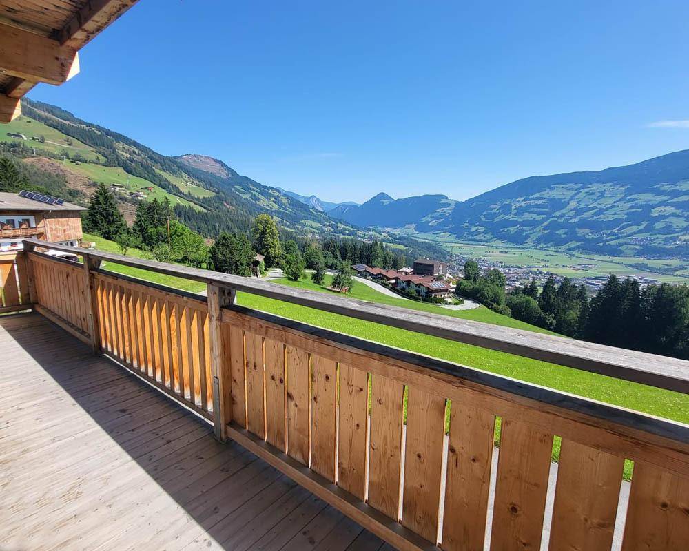 Balkon mit Ausblick ins Zillertal