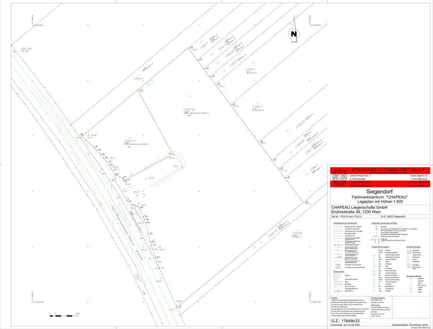 Detaillierter Lageplan des Fachmarktzentrums "CHAPEAU" in Siegendorf mit Höhenangaben und Parzellen.