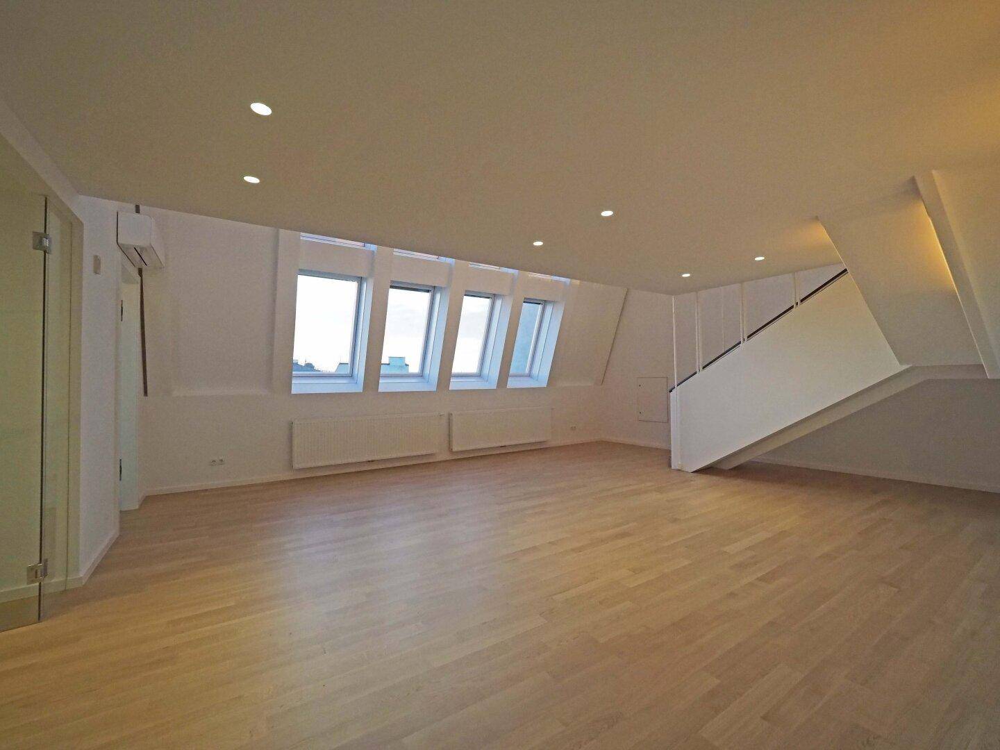 MARIAHILFER STRASSE | loftartige 3-Zimmer-Dachgeschoß-Wohnung mit Balkon | U3 "Neubaugasse" - Ansicht 4