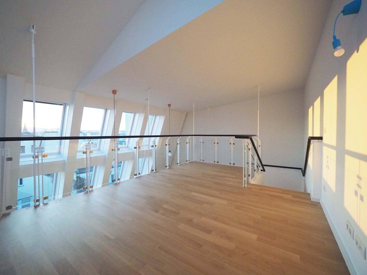 MARIAHILFER STRASSE | loftartige 3-Zimmer-Dachgeschoß-Wohnung mit Balkon | U3 "Neubaugasse" - Ansicht 2