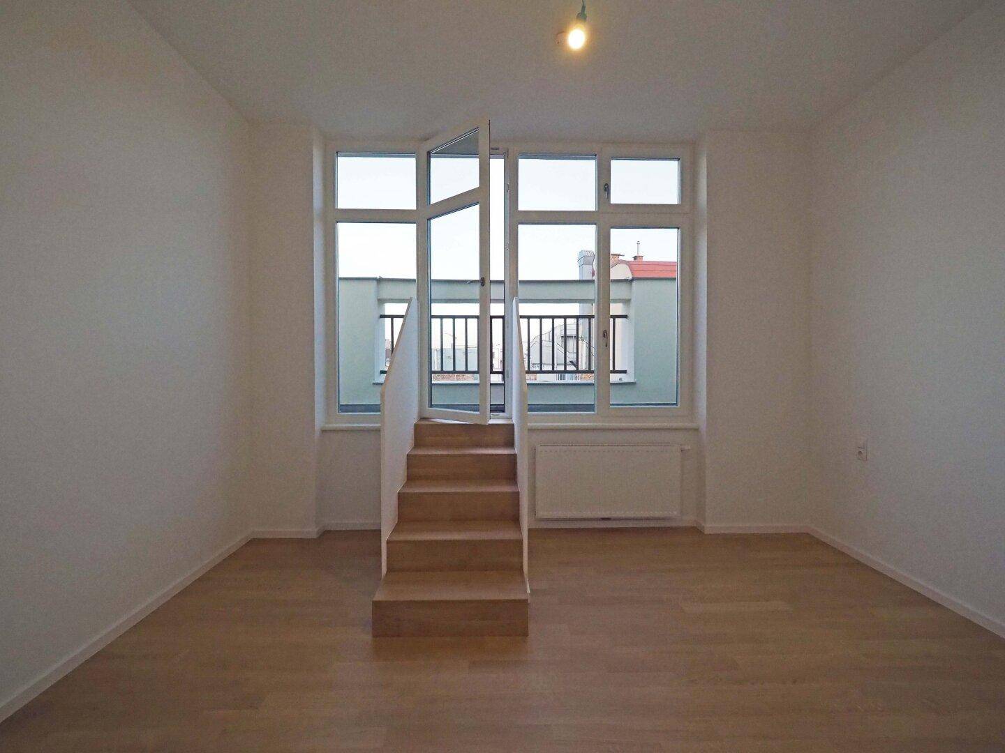 MARIAHILFER STRASSE | loftartige 3-Zimmer-Dachgeschoß-Wohnung mit Balkon | U3 "Neubaugasse" - Mehr